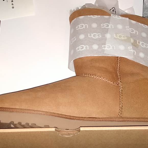 Ugg Azalea Charm - Picture 2 of 3